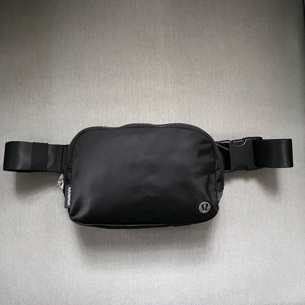 Lululemon Everywhere Belt Bag 1L - Black